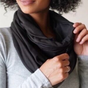 Beyond Yoga Pocket Infinity Scarf NWT